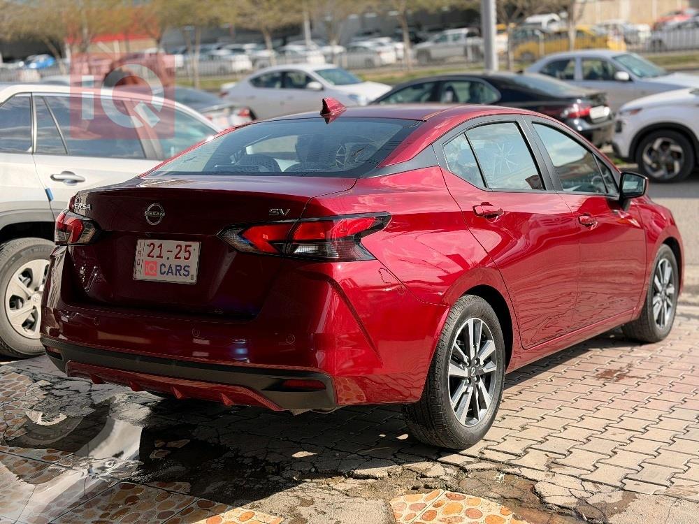 نيسان فيرسا